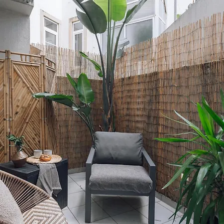 Апартаменти Seminiak - 1 Bedroom And Parking In Saldanha